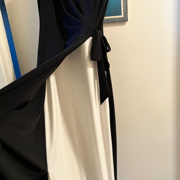 Elegant Navy/White insert Ralph Lauren mid length dress - Picture 2 of 3